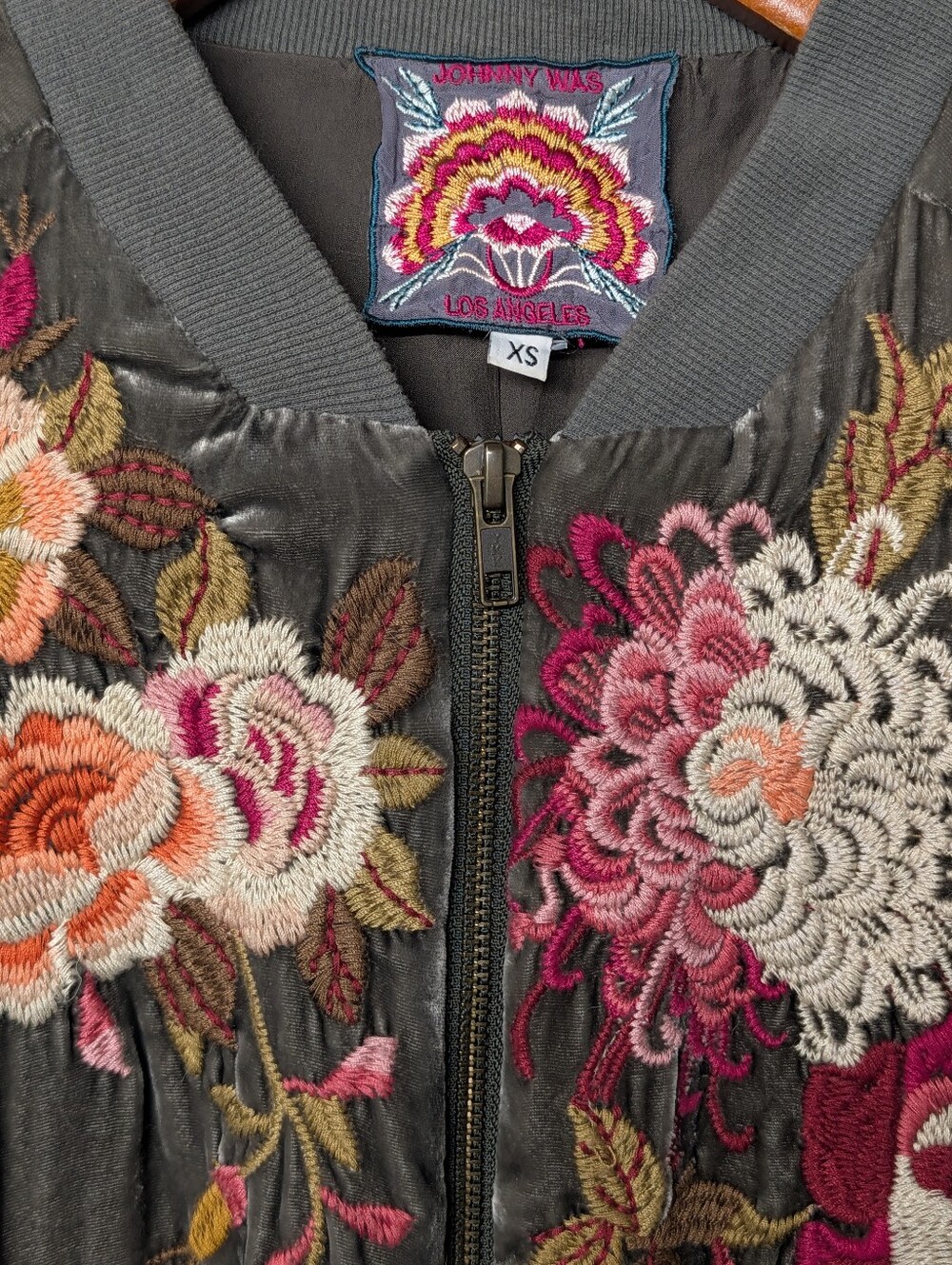 Johnny Was Chrys Olive Silk Velvet Bomber Jacket Floral Embroidery Size XS - Picture 2 of 11